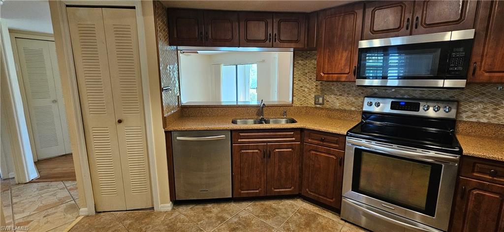 9640 Windsor Gardens Ln 104 Property Photo 4