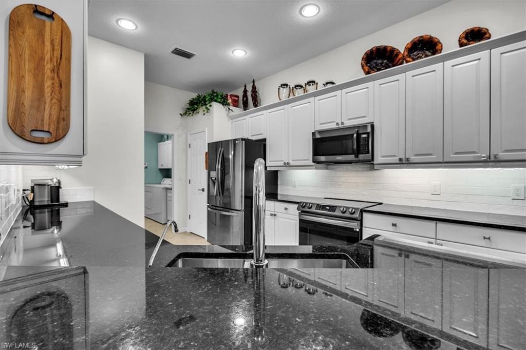 3910 Lakeview Isle Ct Property Photo 17