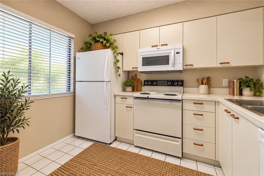 7406 Lake Breeze Dr 514 Property Photo 4