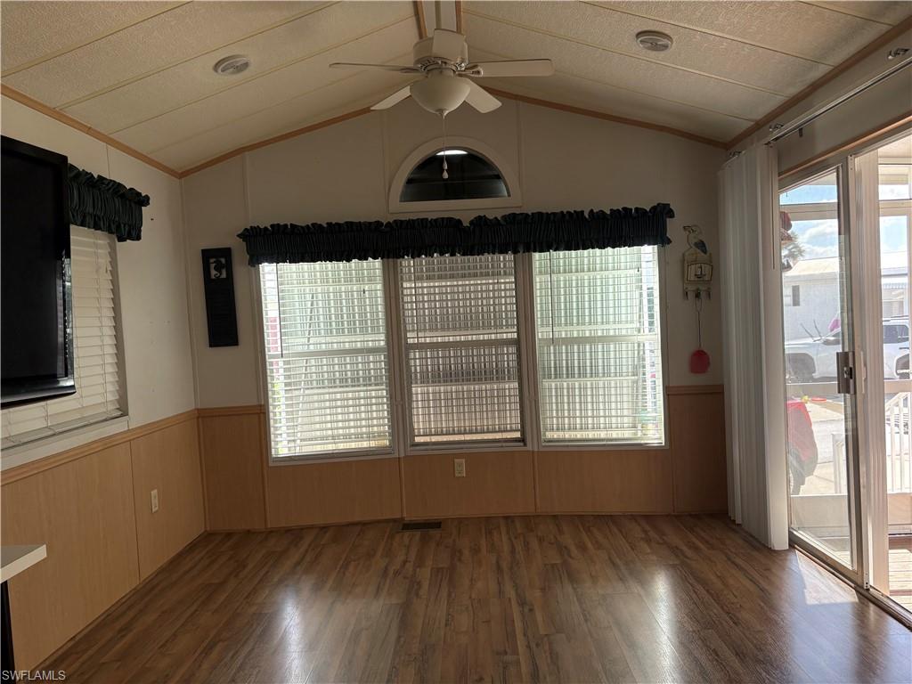11200 Sunglow Ln 1 Property Photo 3