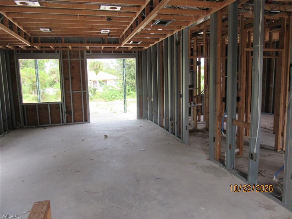 941 Binkley St E Property Photo 5