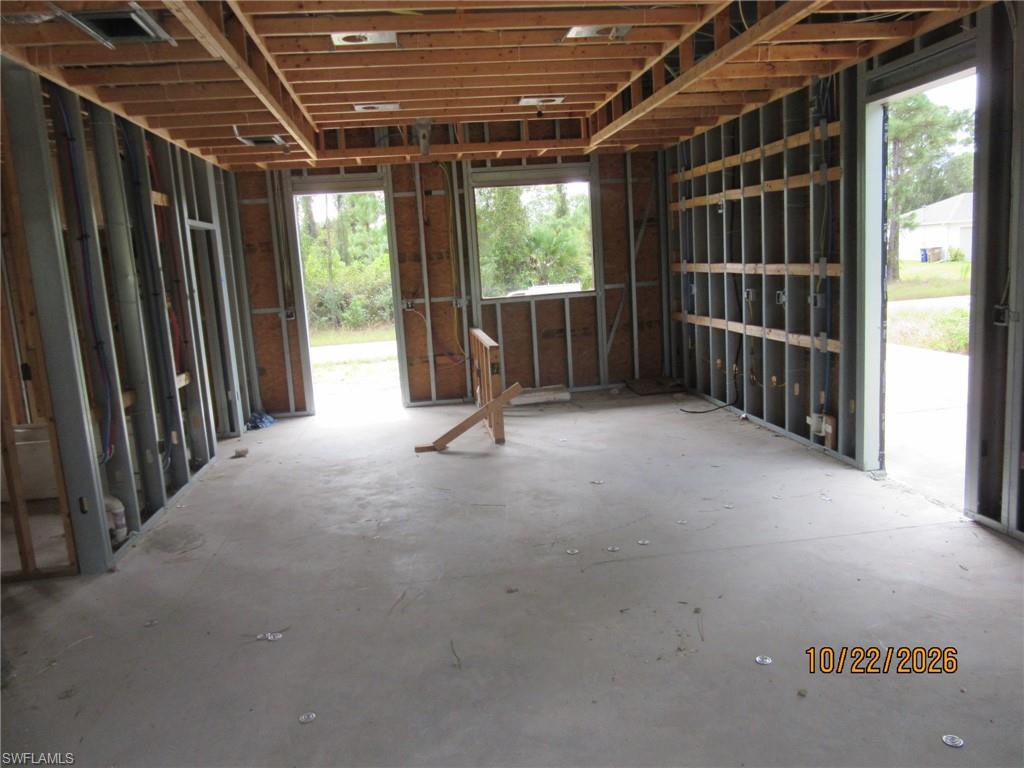 941 Binkley St E Property Photo 6