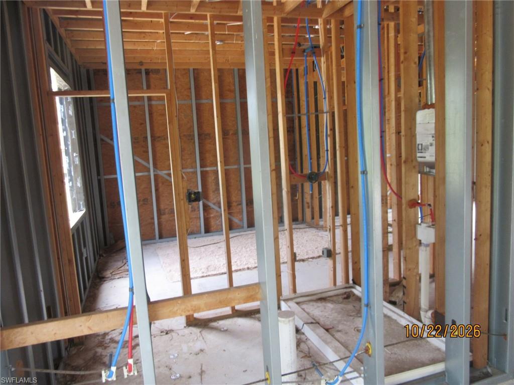 941 Binkley St E Property Photo 7
