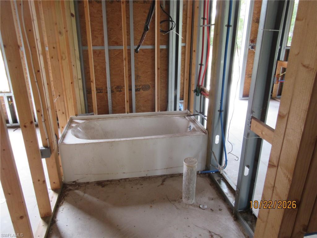 941 Binkley St E Property Photo 8