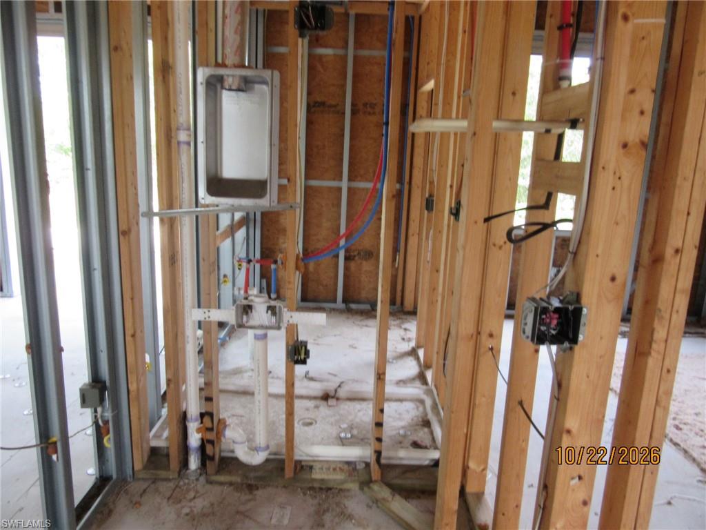 941 Binkley St E Property Photo 10