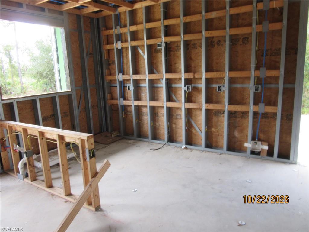 941 Binkley St E Property Photo 11
