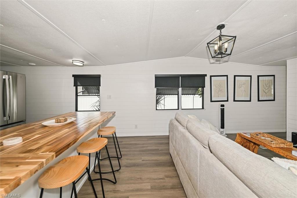 12211 Palm Dr Property Photo 6