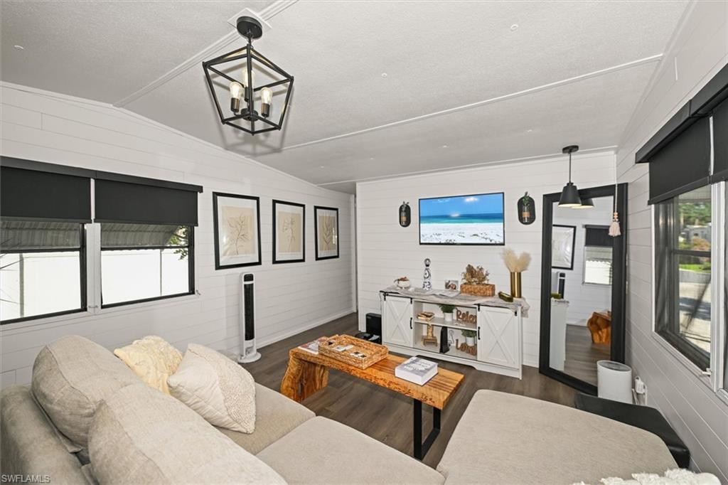 12211 Palm Dr Property Photo 10