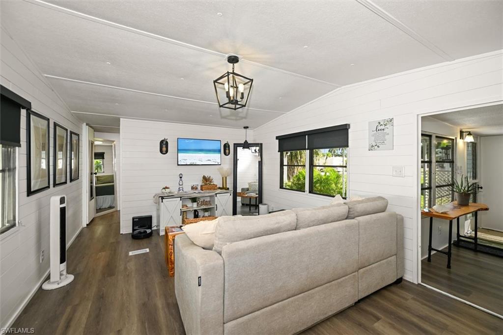 12211 Palm Dr Property Photo 11