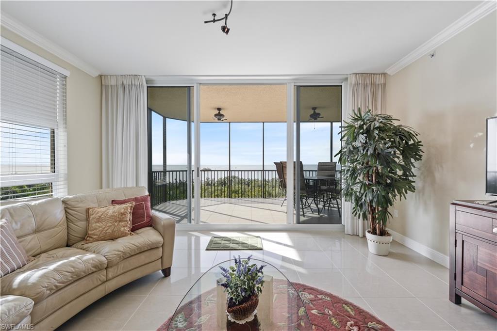 3329 Sunset Key Cir # 401 Property Photo 3