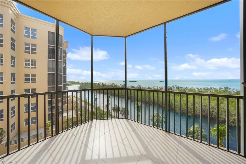 3329 Sunset Key Cir # 401 Property Photo 6