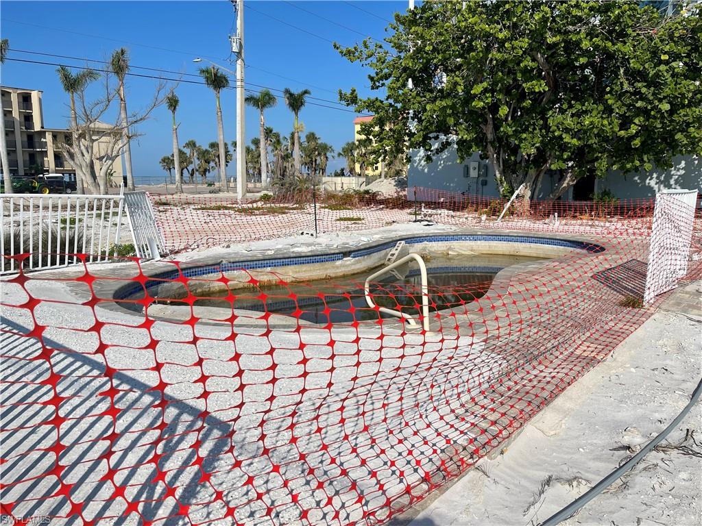 681-683 Estero Blvd Property Photo 4
