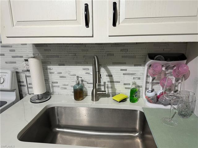 4375 Golden Gate Pkwy Property Photo 20