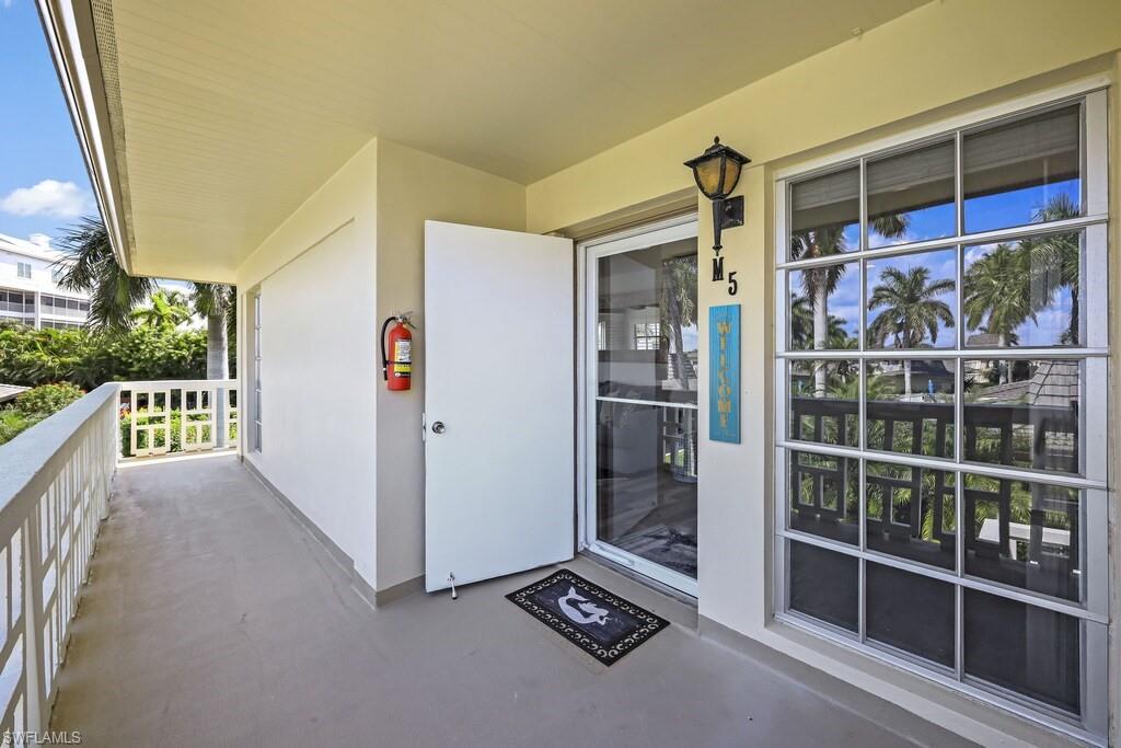 1215 Edington Pl # M5 Property Photo 2