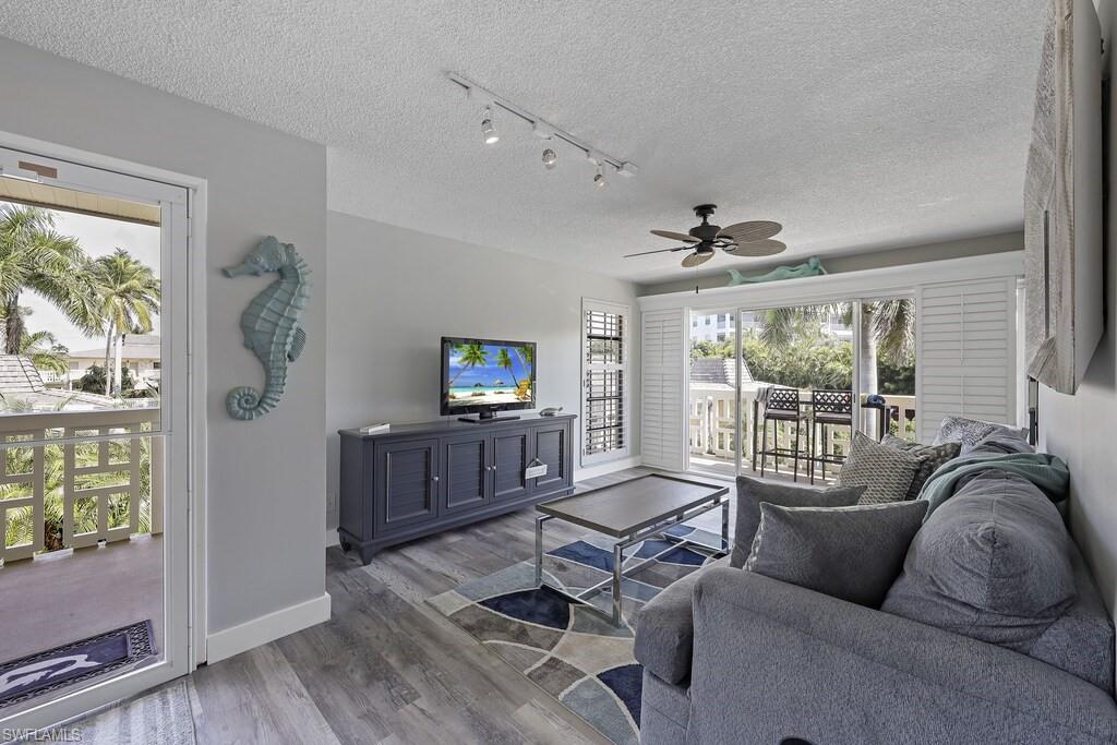 1215 Edington Pl # M5 Property Photo 9