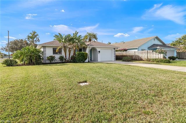 698 109th Ave N Property Photo 3