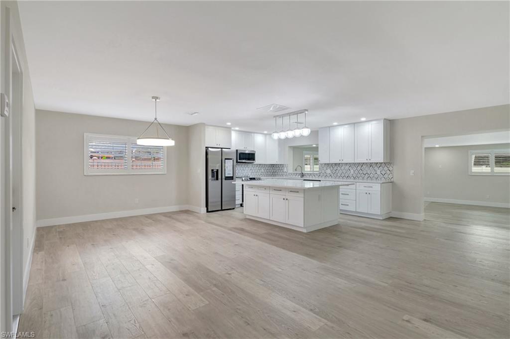 1084 Lake Shore Ct Property Photo 2