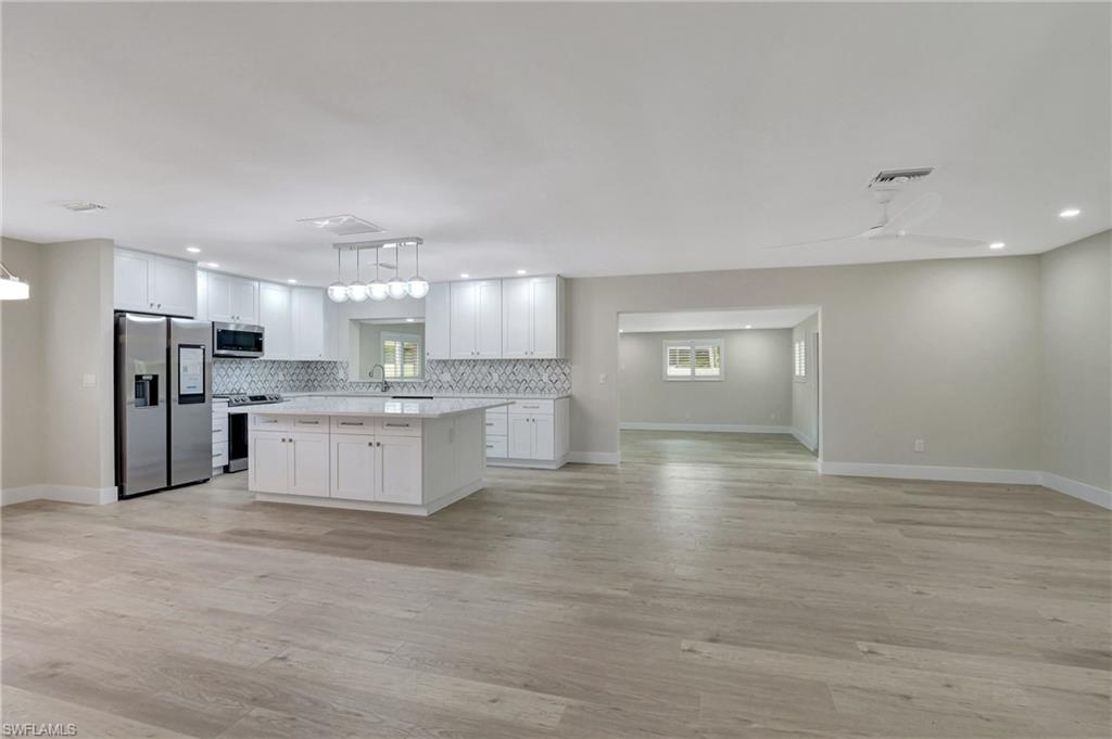 1084 Lake Shore Ct Property Photo 3