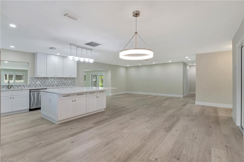 1084 Lake Shore Ct Property Photo 4