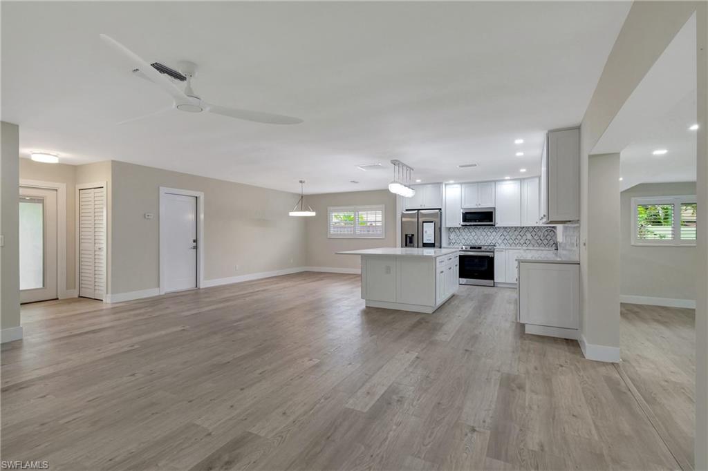1084 Lake Shore Ct Property Photo 6