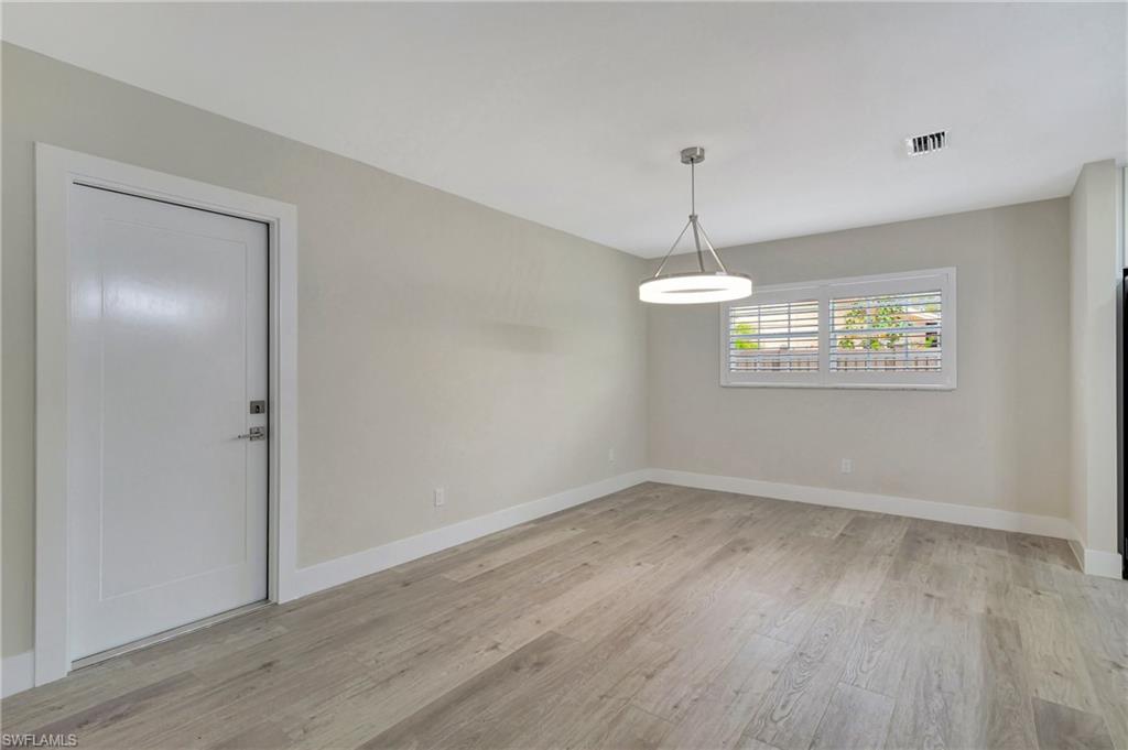 1084 Lake Shore Ct Property Photo 7
