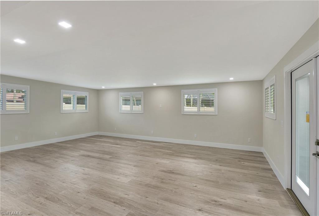 1084 Lake Shore Ct Property Photo 12