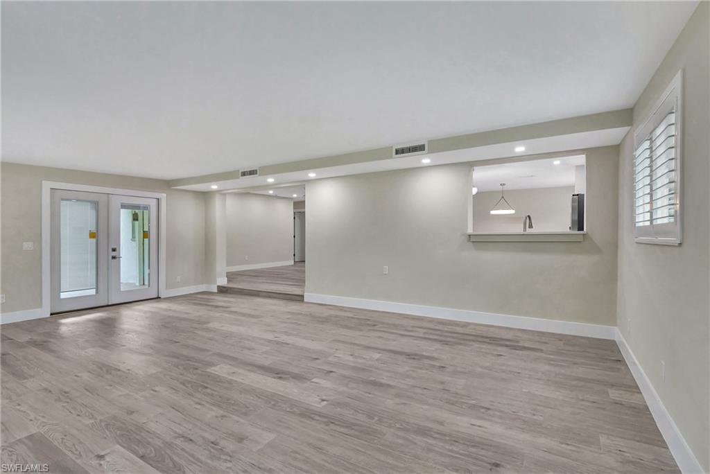 1084 Lake Shore Ct Property Photo 15