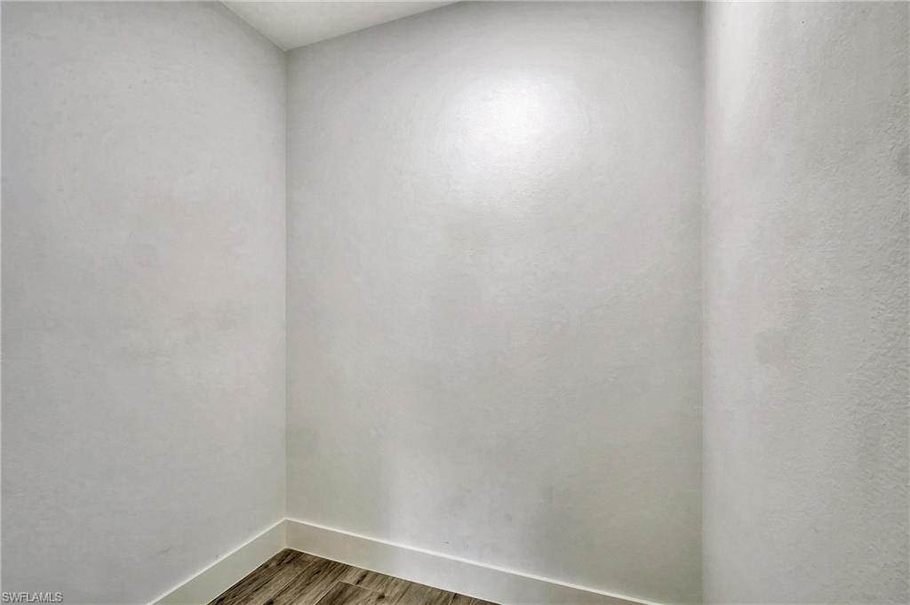1084 Lake Shore Ct Property Photo 26