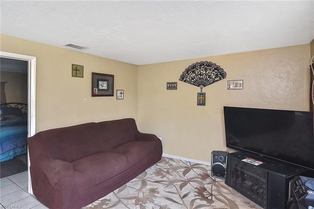201-203 Charlotte Ave Property Photo 4