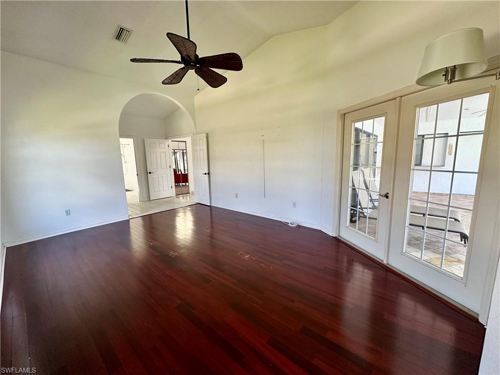 1922 Se 10th Pl Property Photo 8