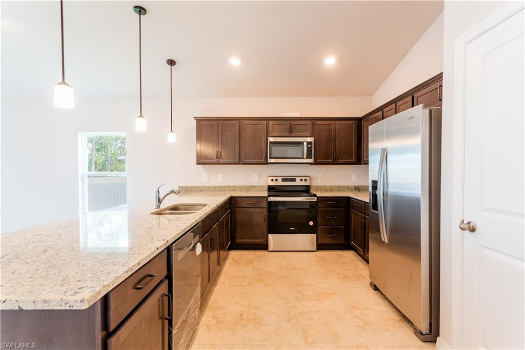 447 Reading St Property Photo 4