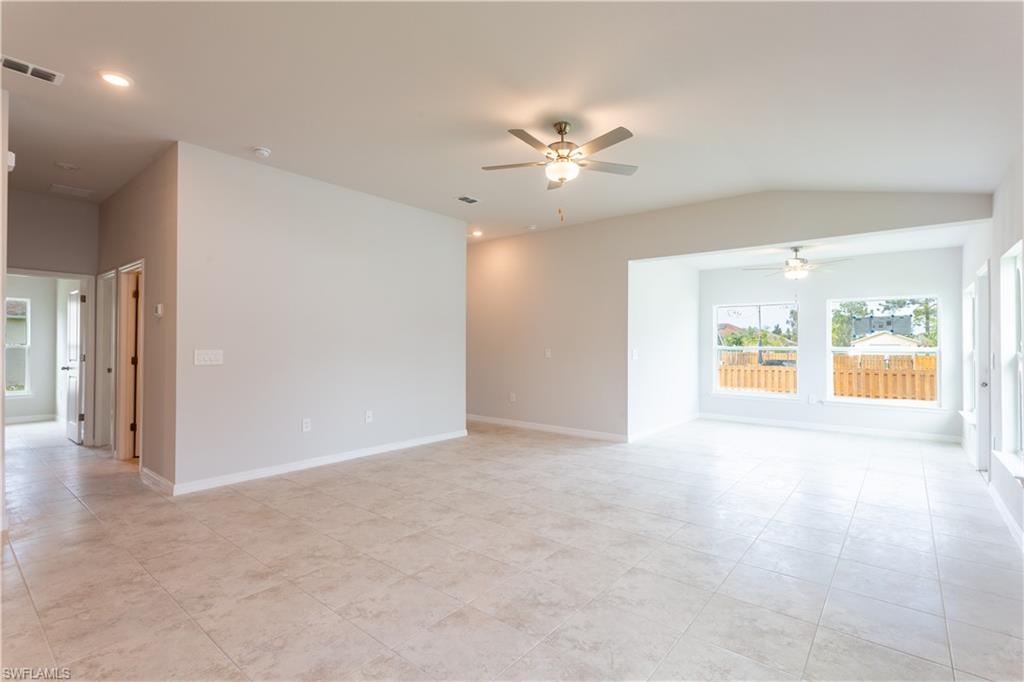 447 Reading St Property Photo 6