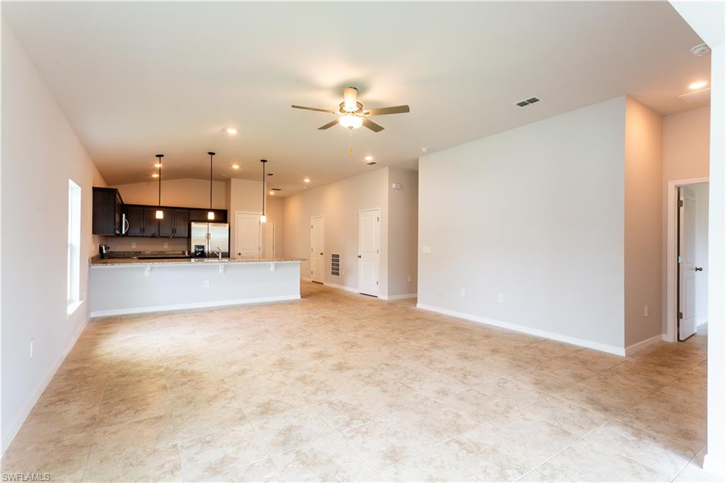 447 Reading St Property Photo 8