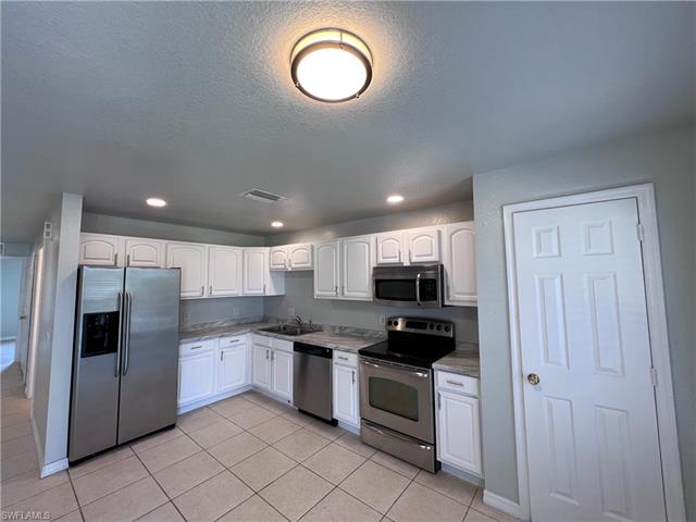 221-223 Ivan Ave S Property Photo 6