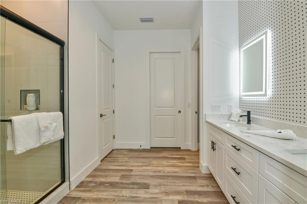 146 Miramar St Property Photo 9