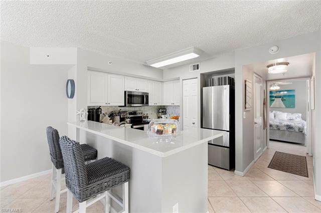 1195 Wildwood Lakes Blvd 6-101 Property Photo 10