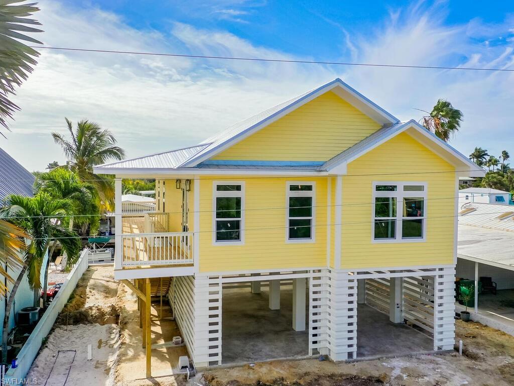 542 Coconut Ave Property Photo 1