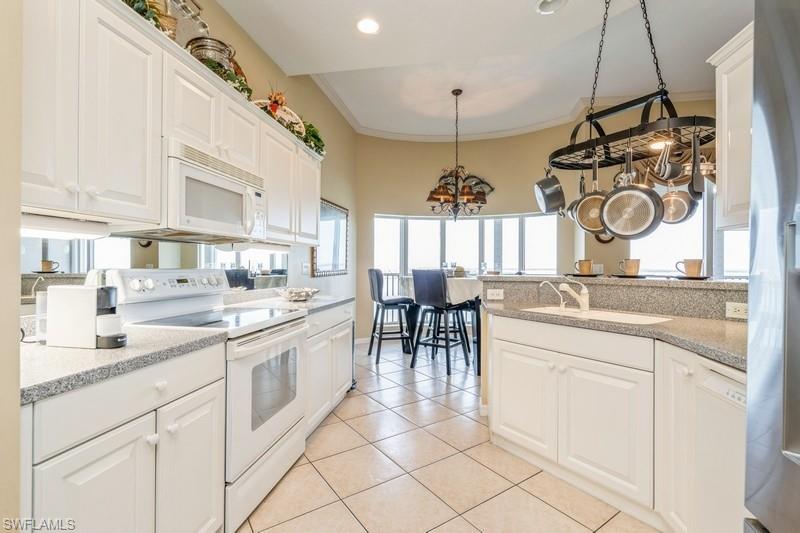 4141 Bay Beach Ln Property Photo 12