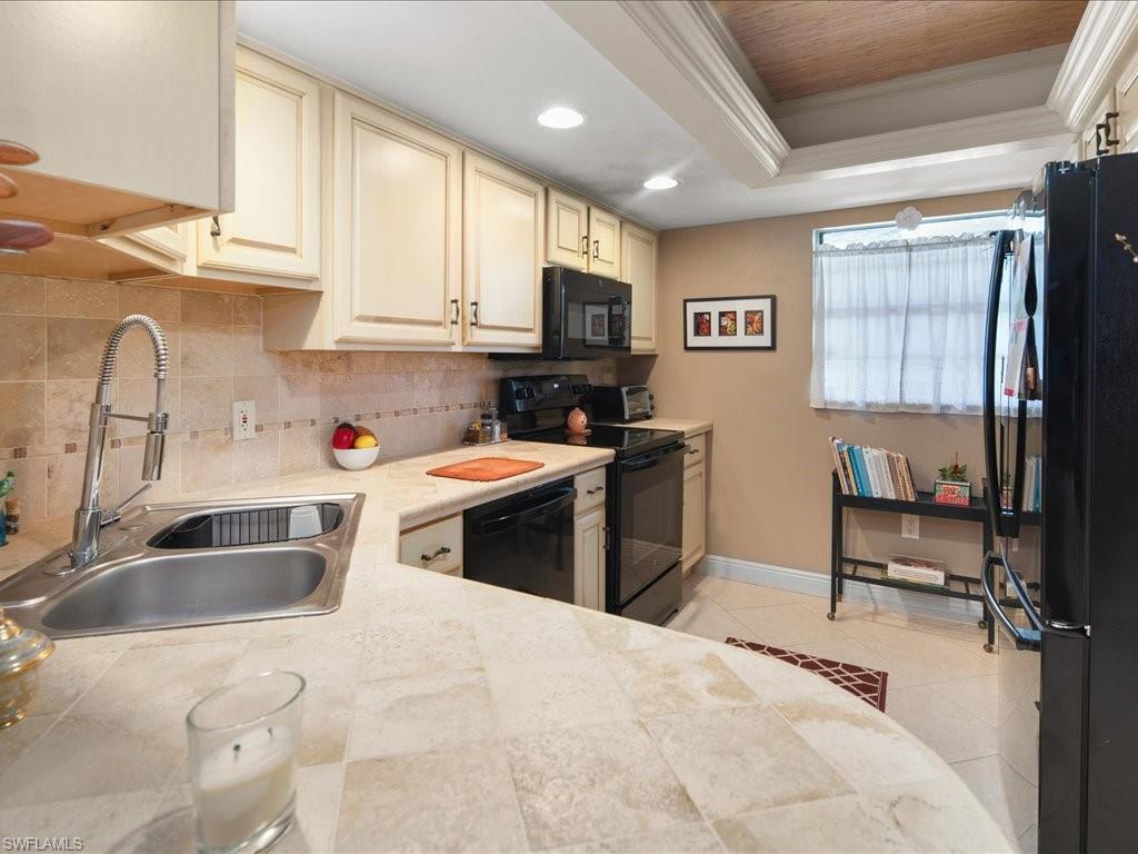 9395 Pennsylvania Ave # 6 Property Photo 5