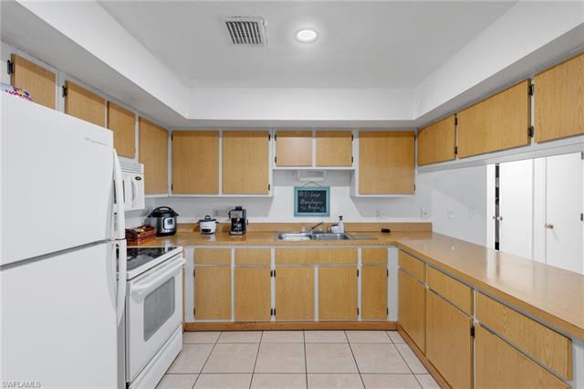 4204-4206 Santa Barbara Blvd Property Photo 17