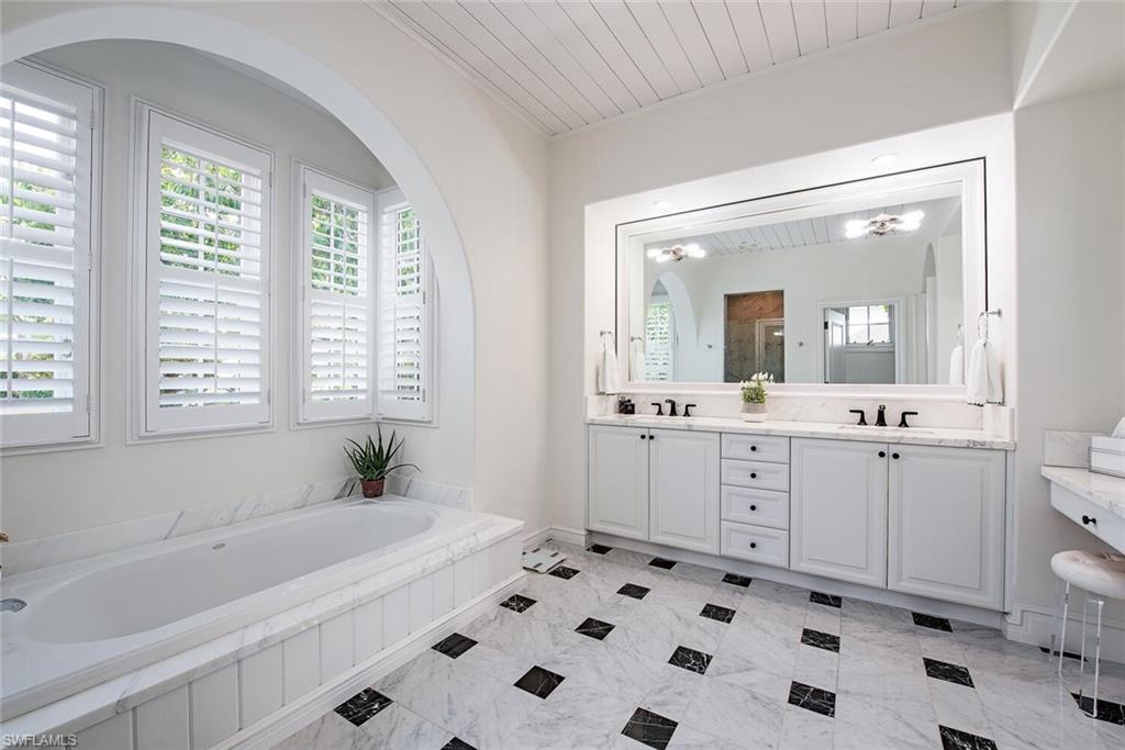 16631 Cortona Ln Property Photo 6