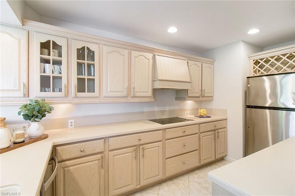2011 Gulf Shore Blvd N # 56 Property Photo 4