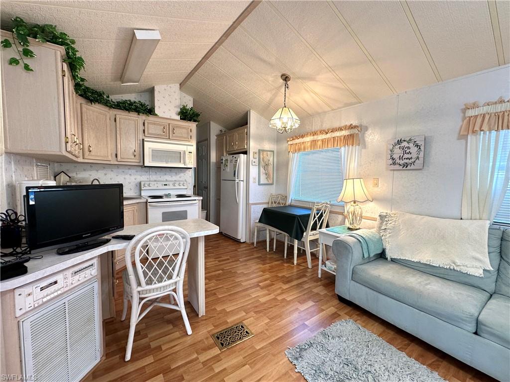 4590 Candlestick Ct E Property Photo 6