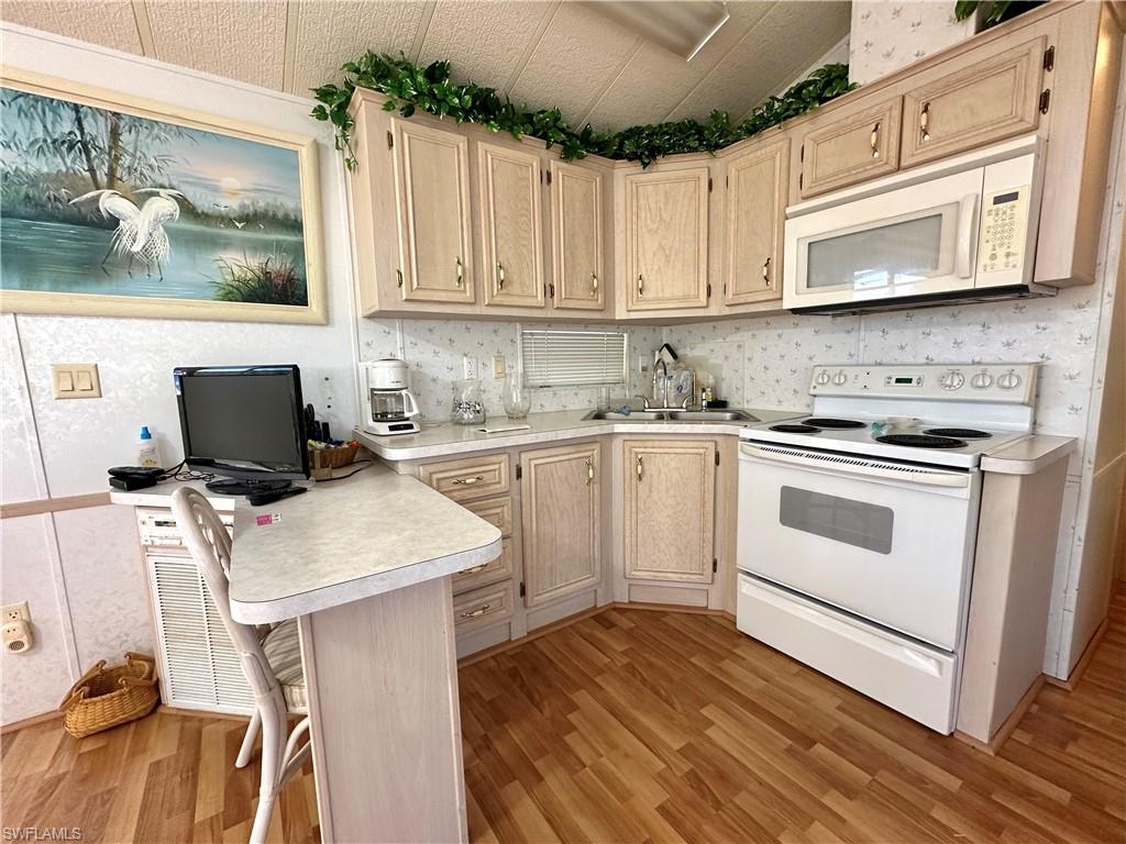 4590 Candlestick Ct E Property Photo 9