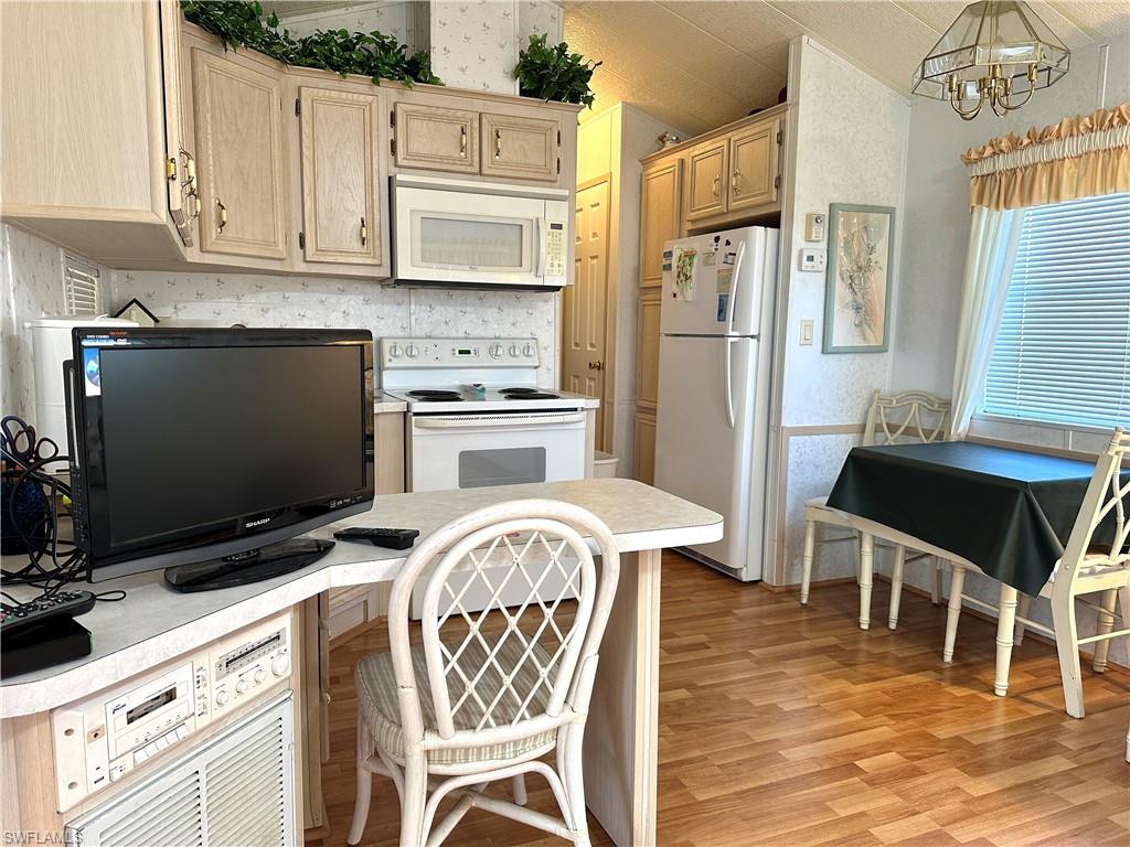 4590 Candlestick Ct E Property Photo 10