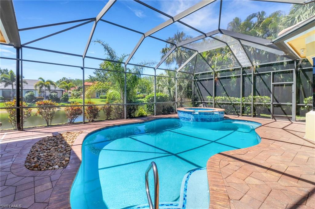 10878 Pond Ridge Dr Property Photo 4