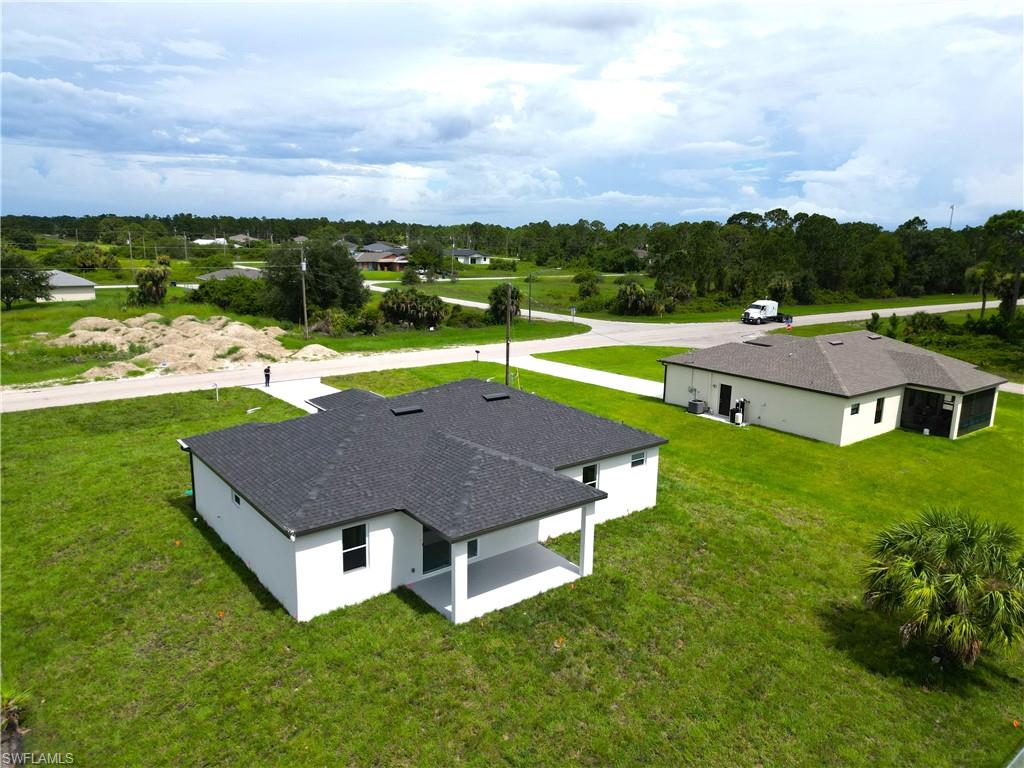 1050 Eisenhower Blvd Property Photo 3