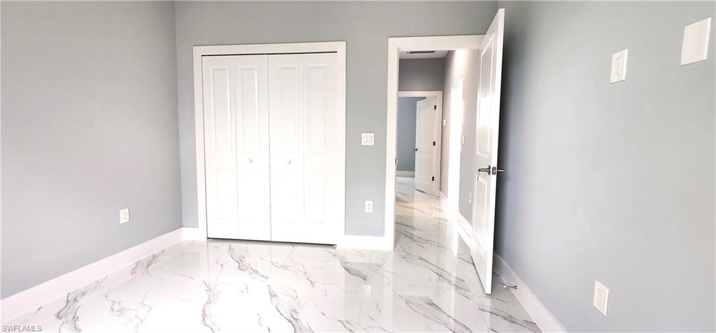 1050 Eisenhower Blvd Property Photo 18