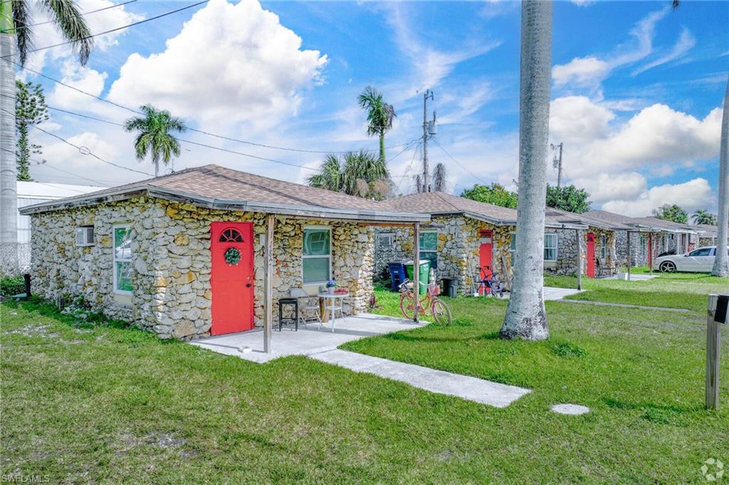 1189 N Tamiami Trl Property Photo 4