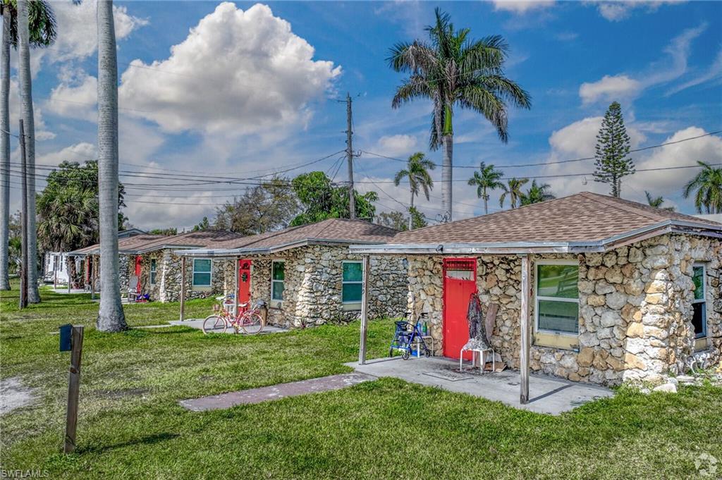 1189 N Tamiami Trl Property Photo 6